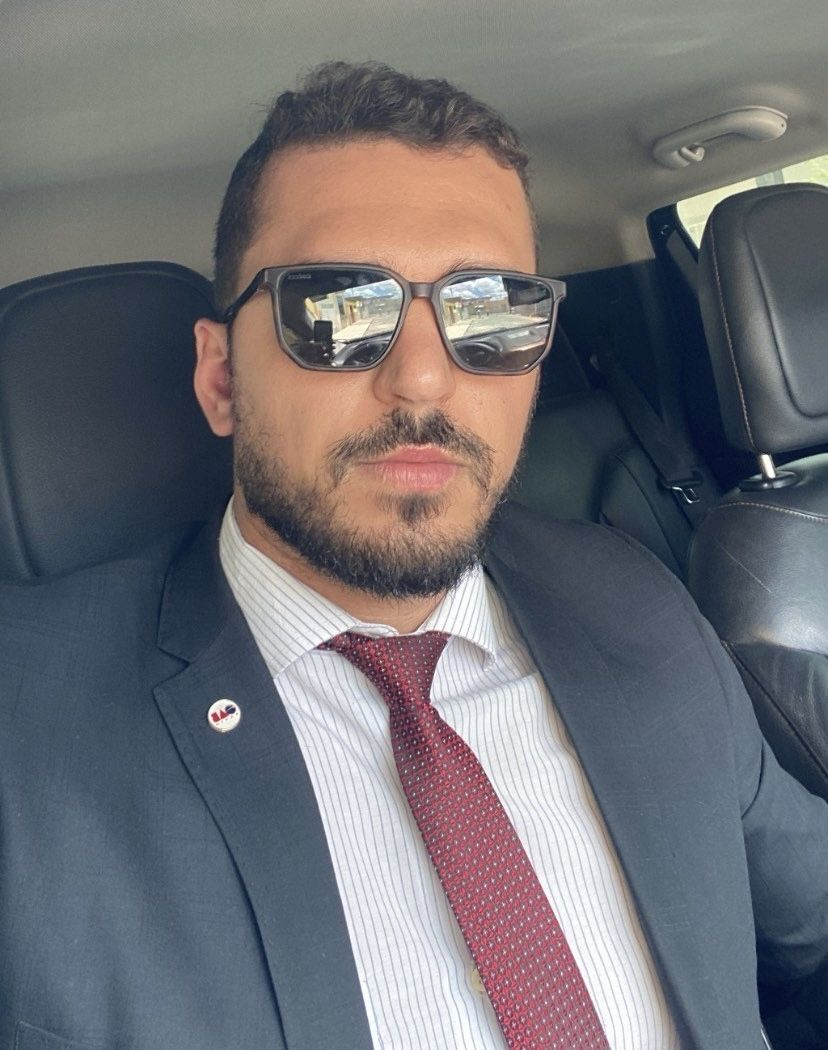<em><strong>Juan E.</strong></em>